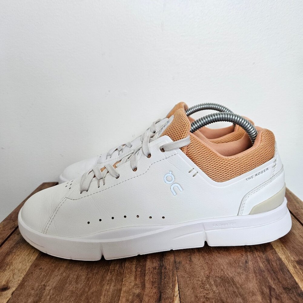 On The Roger Advantage Womens Size 8.5 White Athletic Running Shoes White Copper